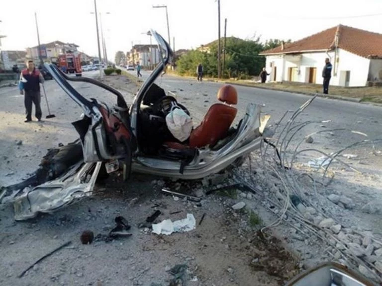 Δράμα: Εικόνες φρίκης στο σημείο που ζευγάρι κάηκε ζωντανό – Δεν έμεινε τίποτα στο αυτοκίνητο μετά το τροχαίο (Φωτογραφίες)